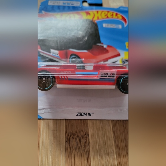 Hot Wheels Experimotors 103/250 Zoom In GoPro - Picture 2 of 5